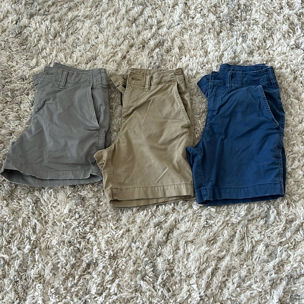 Men’s AE khaki shorts size 26 (lot of 3)